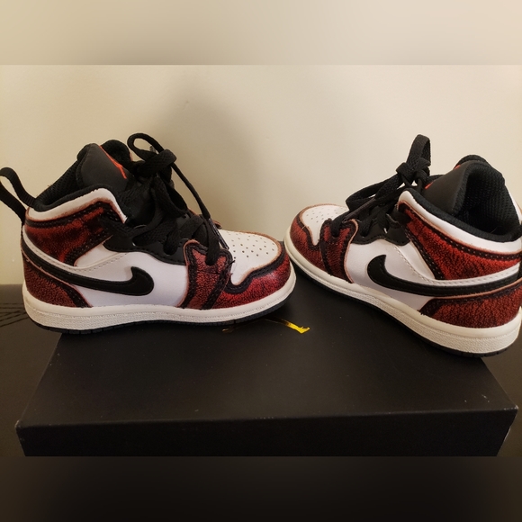 Nike Sneakers (Toddler) - Picture 3 of 4